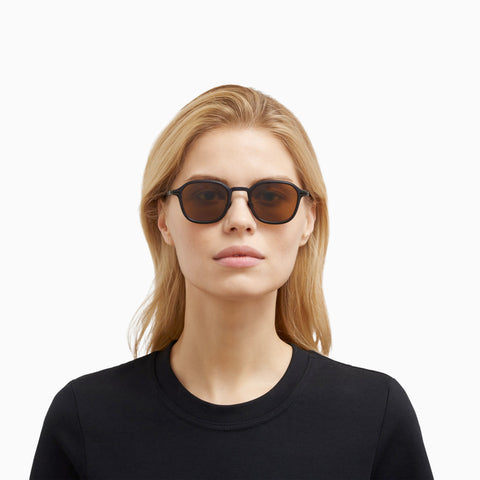 Mykita Fir MH6 Pitch Black / Black Polarized Pro Amber