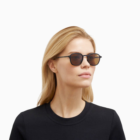 Mykita Fir MH6 Pitch Black / Black Polarized Pro Amber