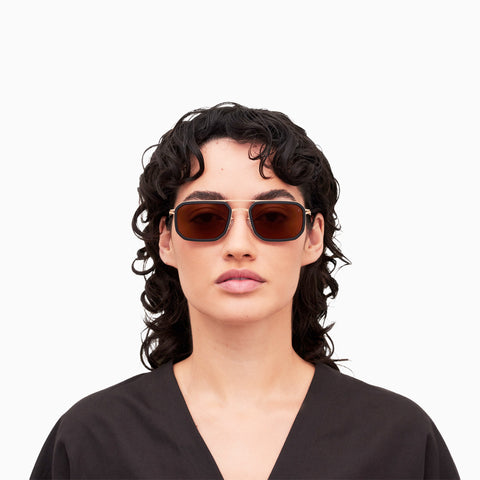 Mykita x Leica ML16 MH76-Leica Light CGD - Pitch BK / Leica Brown 85 Solid