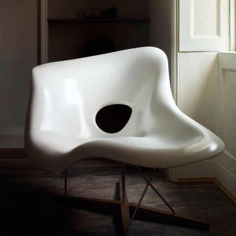 Mozaik Vitra La Chaise White Polyurethane / Wooden Leg